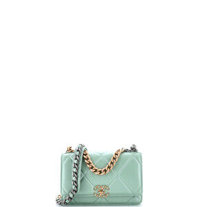 Chanel 19 Wallet on Chain